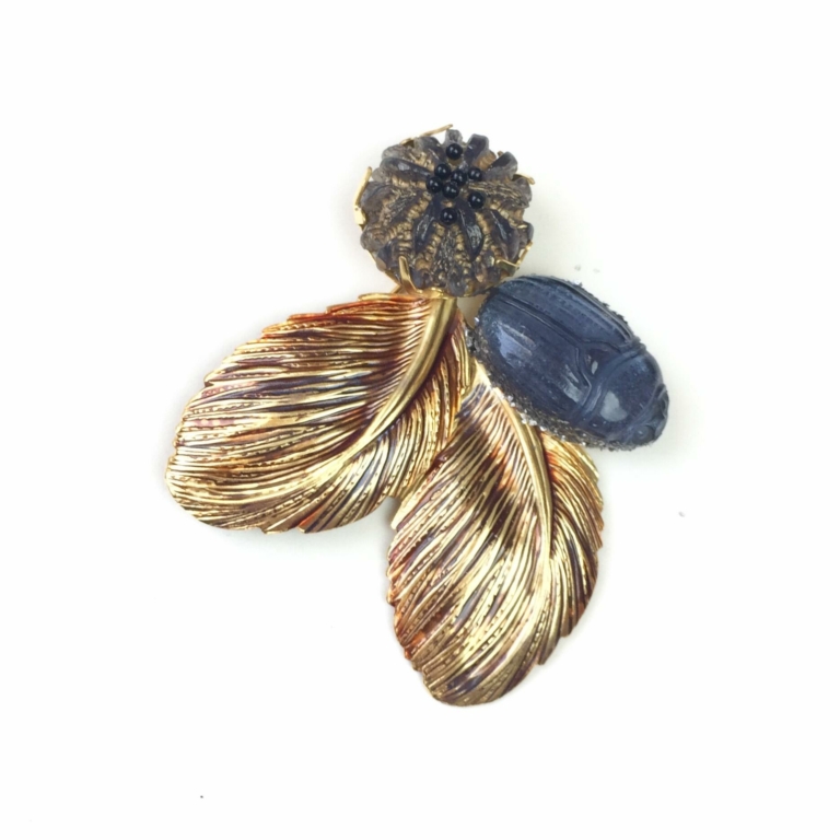 Broche Scarabée clair de lune, résine et laiton or irisé