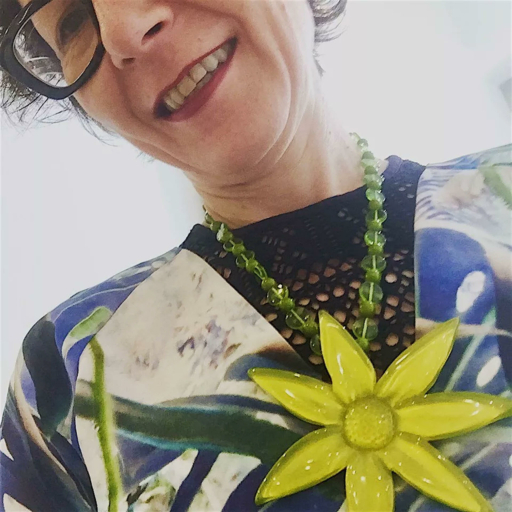 Claudine Vitry portrait au collier Vahiné